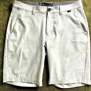Travis Mathew flat front chino Golf Shorts light gray Men’s size 32” VERY NICE!